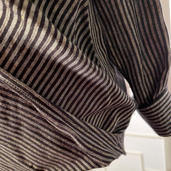 Cosmic Blue Love Crossover hem low v-neck - Picture 7 of 9